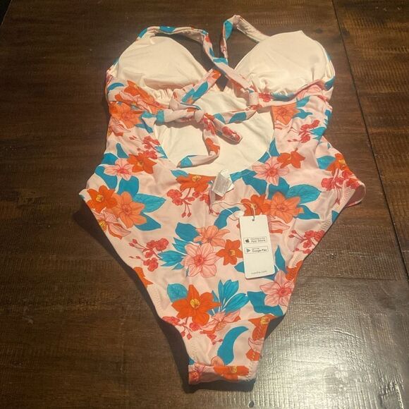 Floral Halter Swimsuit Cupshe Size large - Picture 7 of 7